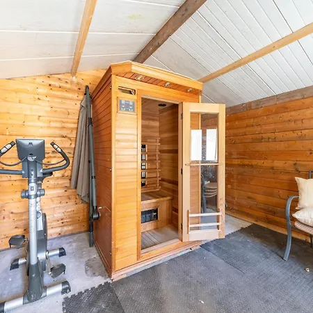 Holiday home Cozy In With Sauna, Cleaning Included *