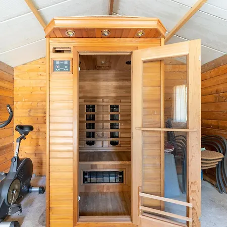 Cozy In With Sauna, Cleaning Included *